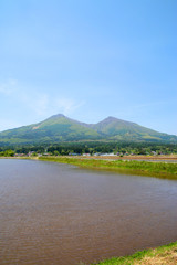 水田と磐梯山（福島県・猪苗代町）