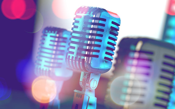 Micr&oacute;fonos vintage y luces de escenario.Concepto de radio y karaoke. Entretenimiento y eventos musicales