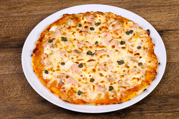 Pizza with salmon and capers