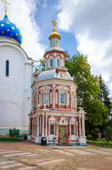 Fototapeta na wymiar Nadkladeznaya chapel at Holy Trinity St. Sergius Lavra