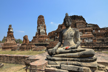 Fototapeta na wymiar Statue, Ayutthaya, Wat Chaiwatthanaram Temple