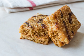 Honey Flavored Energy Bar with Walnut, Milk and Caramel Sauce