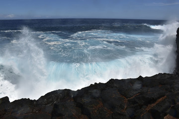 Choc de titans entre la lave et l'océan indien