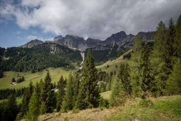 Obraz premium Panoramic view of Dachstein mountain in Salzkammergut, Austria near Filzmoos in a beautiful summer day