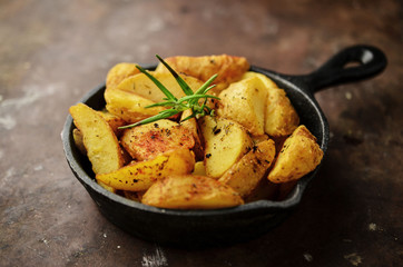 Spanish potatoes with spices, patatas bravas