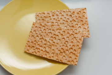loaves of bread on a plate,