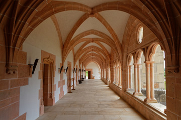Abbaye de Cîteaux, le cloître rénové