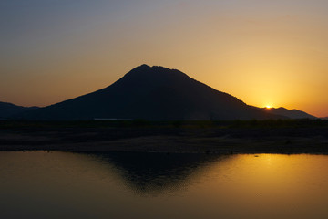 三上山からの朝日