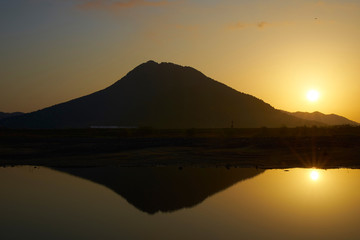 三上山からの朝日