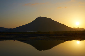 三上山からの朝日
