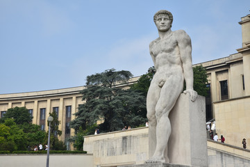 Statue du palais de Chaillot à Paris, France