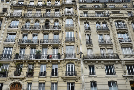 Immeubles haussmanniens à Paris, France