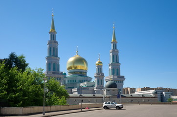 Fototapeta na wymiar Moscow Cathedral mosque, Russia. The largest and highest in Europe Muslim mosque