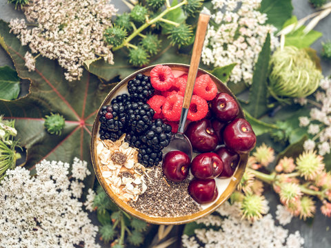 Tasty breakfast with fruits in bowl