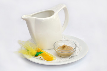  Gravy boat sauce with lemon and mustard. 