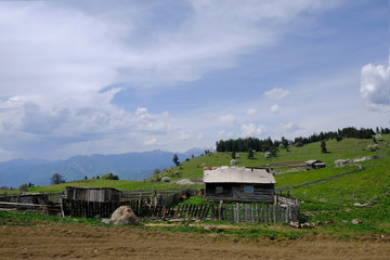 Gruzja, płaskowyż Dabadzveli - górska wioska 