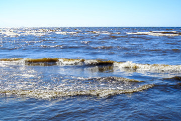 Sandbank, the wave rolls to the shore