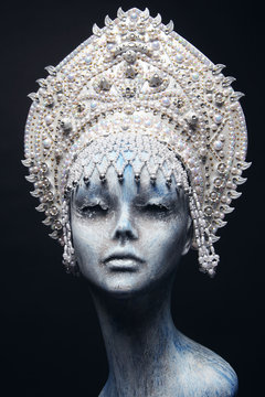 Head of mannequin in creative white metal kokoshnick with pearls