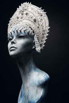 Head of mannequin in creative white metal kokoshnick with pearls