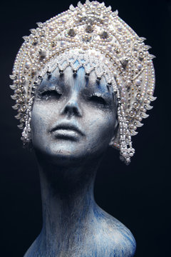 Head of mannequin in creative white metal kokoshnick with pearls