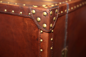 Large and wonderful leather box. Travel box. Vintage leather suitcases. Locked treasure chest