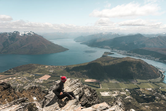 New Zealand: young man with Magnificent view of beautiful lake in rocky mountains