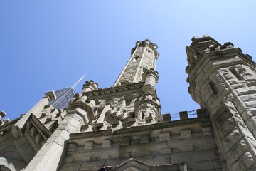 Obraz premium Looking up at white stone cathedral