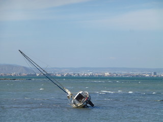 Barco en Los Urrutias, localidad del municipio español de Cartagena en Murcia (España) Está integrado en la diputación de El Algar, en la costa del Mar Menor