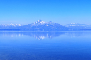 猪苗代湖と磐梯山（郡山市・湖南町）