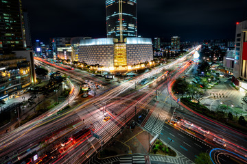 Fototapeta na wymiar Night scene of light trails traffic speeds through an intersection in Jamsil business district of Seoul at Seoul city, South Korea.