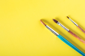 Brushes for painting on a colored background in pastel colors