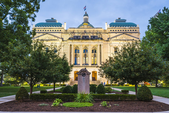 Indiannapolis,indiana,usa. 09-13-17: Indianna State House At Night.