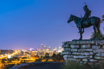 Fototapeta premium kansas,missouri,usa. 09-15-17, beautiful Kansas City skyline at night.