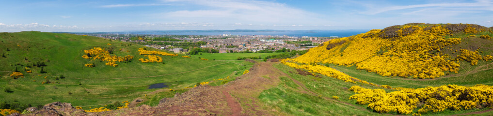 Fototapeta na wymiar Blick auf Edinburgh von Arthurs´s Seat aus