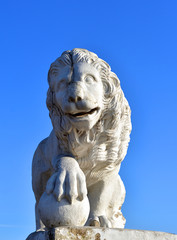 Sculpture of the lion.