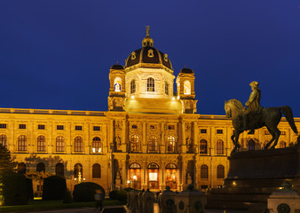 Fototapeta na wymiar Facade of Kunsthistorisches Museum at night, Vienna, Austria
