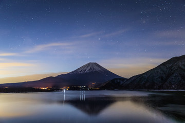 Lake Motosu and Mount Fuji at early morning in winter season. Lake Motosu is the westernmost of the Fuji Five Lakes and located in southern Yamanashi Prefecture near Mount Fuji, Japan