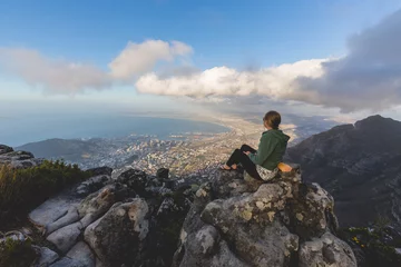 Cercles muraux Montagne de la Table Pretty woman looking over the harbour from Table Mountain in Cape Town
