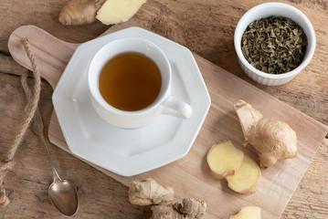 Kräutertee mit Ingwer