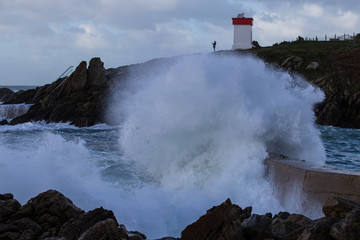 Fototapeta na wymiar tempête sur un port breton