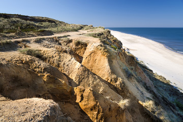 Fototapeta na wymiar Sylt Erosion Kliff verschwindet Kampen sonnig