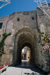 Fototapeta na wymiar Stone arch Trullo trulli old wtite city in Italy