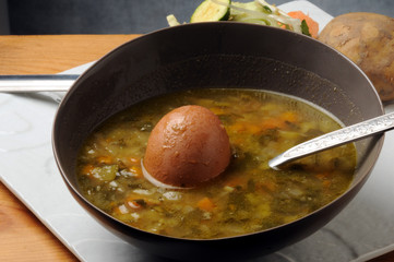Juha Minestra Soupe Supă Suppe حساء