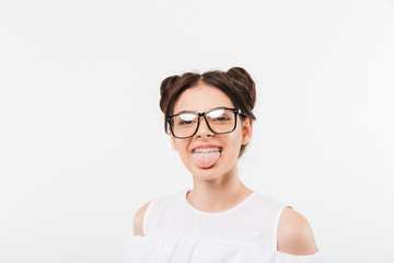 Obraz premium Portrait of a cheerful young girl in sunglasses