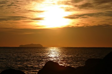 il caldo sole sul mare 