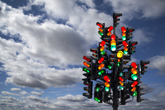 traffic light in the form of a large tree