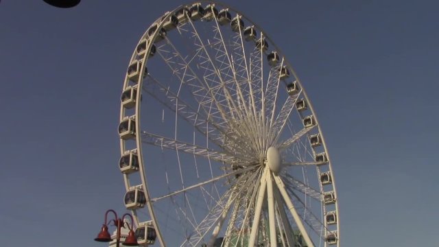 Large Spinning Ferris Wheel