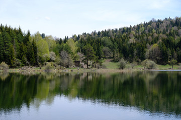 Gruzja, płaskowyż Dabadzveli -  jezioro Kakhisi Lake wiosną