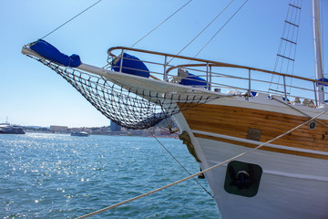 Photo of a boat and the sea.