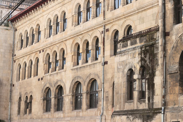 Fototapeta na wymiar the old facade of the University of Bucharest